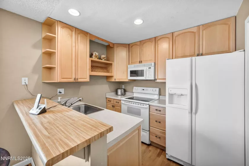 4777 Reggie, Reno, Nevada 89502, 1 Bedroom Bedrooms, ,2 BathroomsBathrooms,Residential,Residential,Reggie,250053895