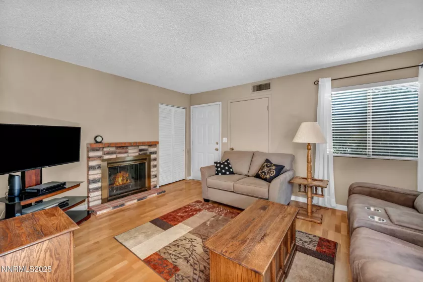4777 Reggie, Reno, Nevada 89502, 1 Bedroom Bedrooms, ,2 BathroomsBathrooms,Residential,Residential,Reggie,250053895
