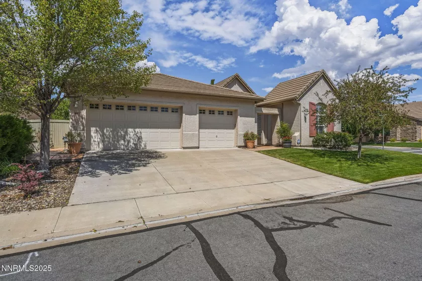 1697 Hearthstone, Reno, Nevada 89521, 4 Bedrooms Bedrooms, ,3 BathroomsBathrooms,Residential,Residential,Hearthstone,250053938