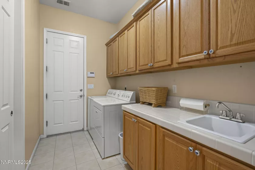 1697 Hearthstone, Reno, Nevada 89521, 4 Bedrooms Bedrooms, ,3 BathroomsBathrooms,Residential,Residential,Hearthstone,250053938