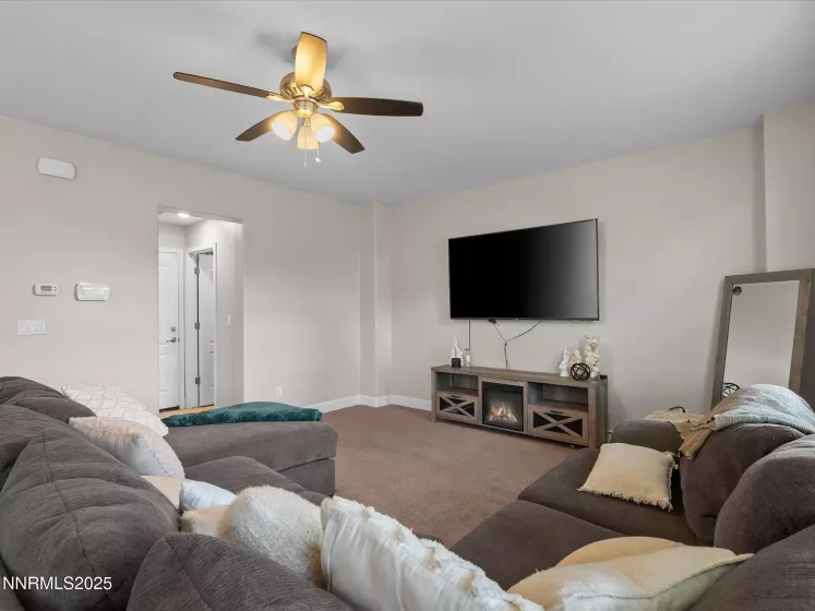 2535 Demaris, Sparks, Nevada 89436, 4 Bedrooms Bedrooms, ,3 BathroomsBathrooms,Residential,Residential,Demaris,250053958