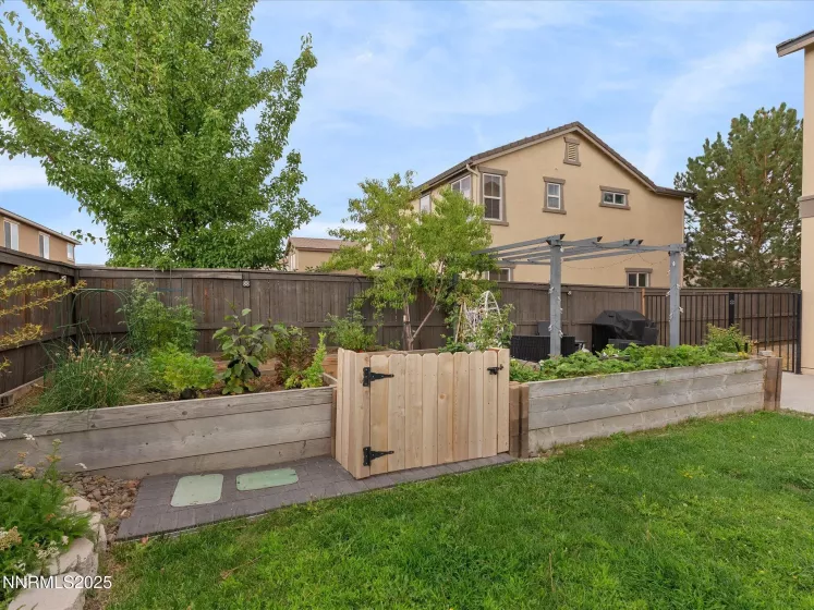 2535 Demaris, Sparks, Nevada 89436, 4 Bedrooms Bedrooms, ,3 BathroomsBathrooms,Residential,Residential,Demaris,250053958