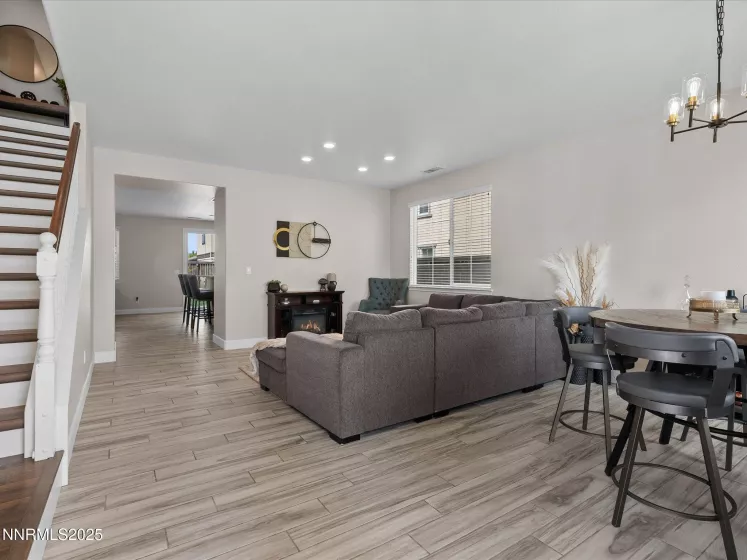 2535 Demaris, Sparks, Nevada 89436, 4 Bedrooms Bedrooms, ,3 BathroomsBathrooms,Residential,Residential,Demaris,250053958