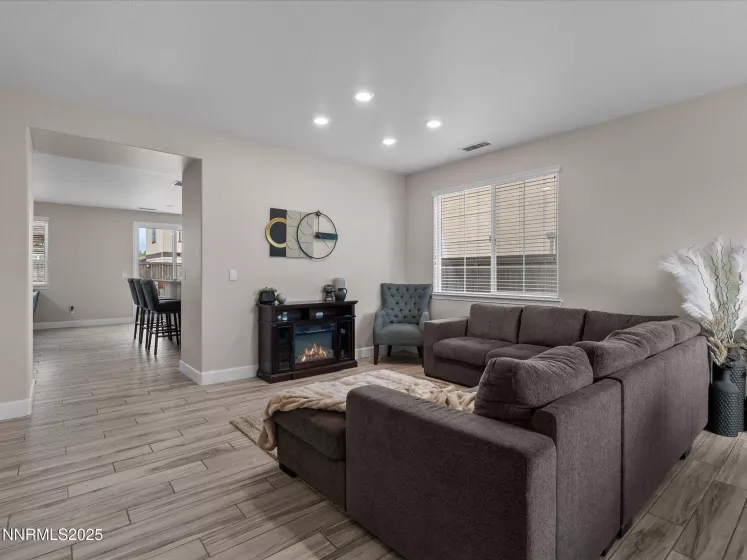2535 Demaris, Sparks, Nevada 89436, 4 Bedrooms Bedrooms, ,3 BathroomsBathrooms,Residential,Residential,Demaris,250053958