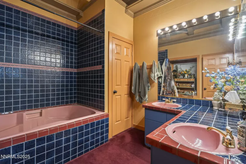 1015 US-395, Washoe Valley, Nevada 89704, 7 Bedrooms Bedrooms, ,6 BathroomsBathrooms,Residential,Residential,US-395,250053946