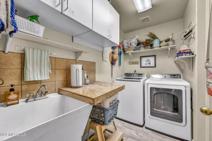 5688 Spandrell, Sparks, Nevada 89436, 4 Bedrooms Bedrooms, ,3 BathroomsBathrooms,Residential,Residential,Spandrell,250053947