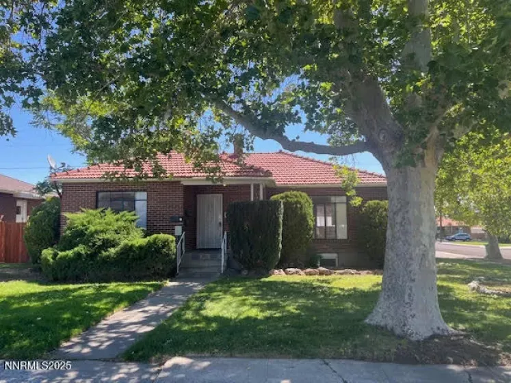 680 Edelweiss, Reno, Nevada 89502, ,Residential Income,Residential,Edelweiss,250053971