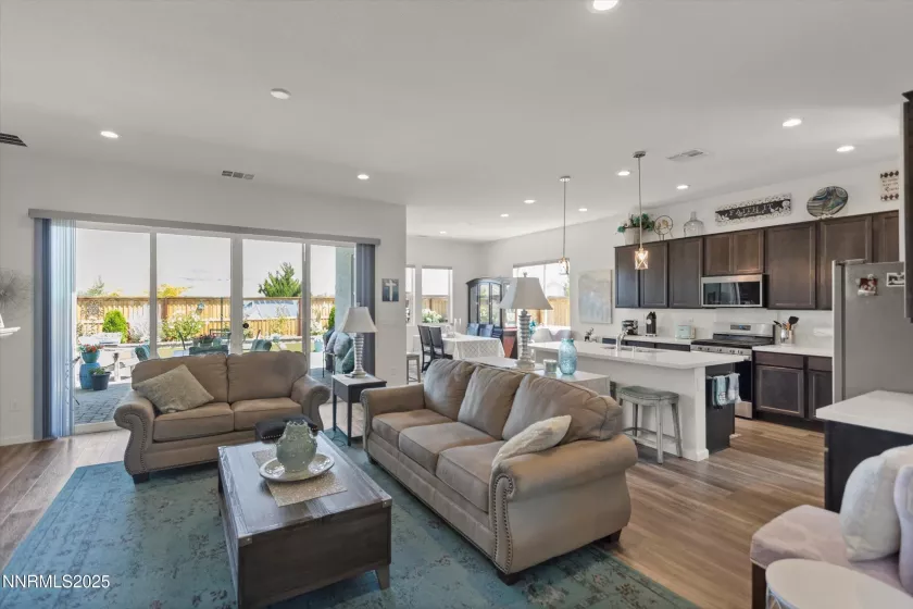 7586 Evans Bridge, Sparks, Nevada 89436, 2 Bedrooms Bedrooms, ,3 BathroomsBathrooms,Residential,Residential,Evans Bridge,250053972