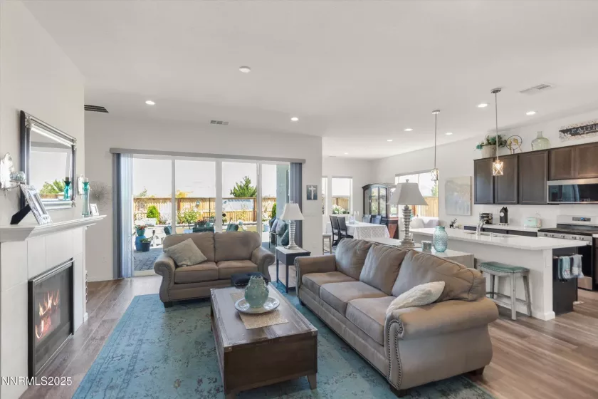 7586 Evans Bridge, Sparks, Nevada 89436, 2 Bedrooms Bedrooms, ,3 BathroomsBathrooms,Residential,Residential,Evans Bridge,250053972