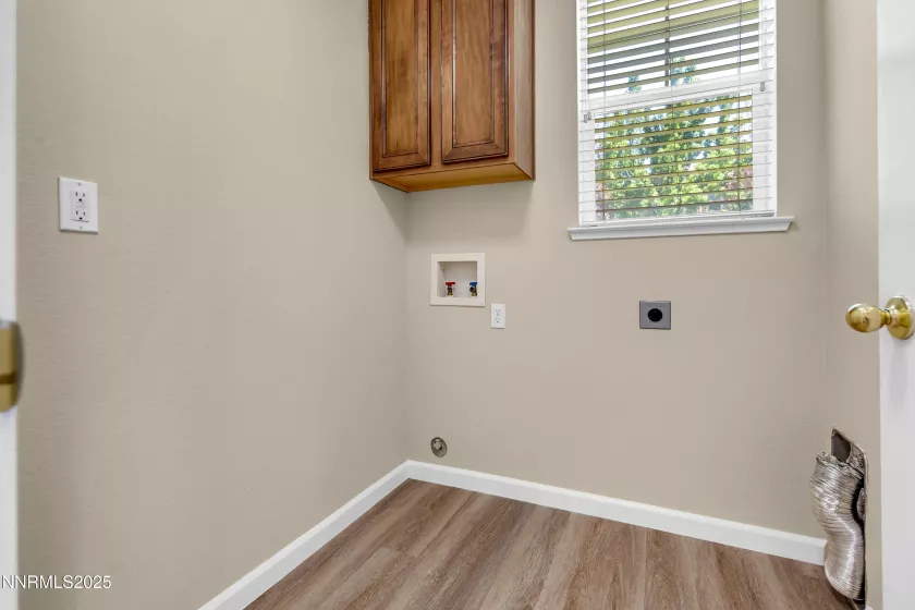 6635 Latour, Sparks, Nevada 89436, 4 Bedrooms Bedrooms, ,4 BathroomsBathrooms,Residential,Residential,Latour,250053975