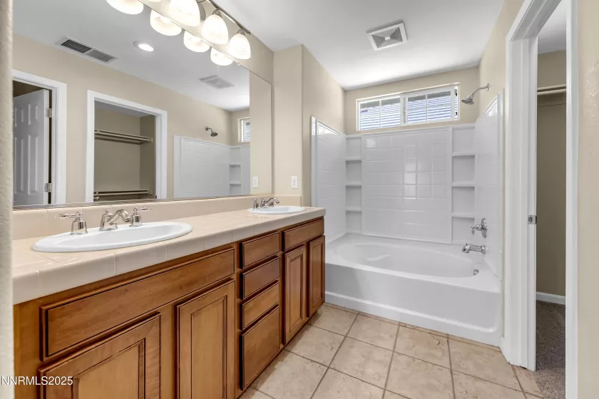 6635 Latour, Sparks, Nevada 89436, 4 Bedrooms Bedrooms, ,4 BathroomsBathrooms,Residential,Residential,Latour,250053975