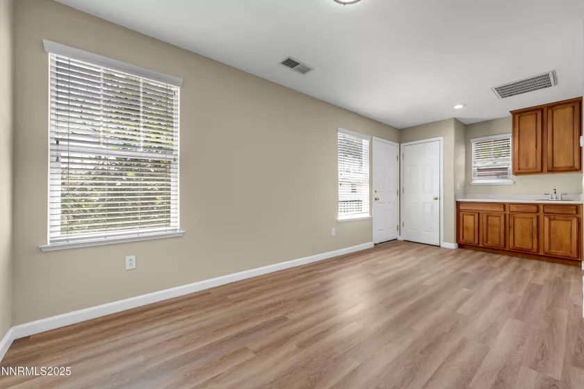 6635 Latour, Sparks, Nevada 89436, 4 Bedrooms Bedrooms, ,4 BathroomsBathrooms,Residential,Residential,Latour,250053975