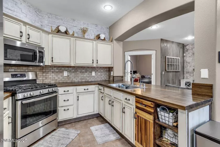 7859 Guerra, Sparks, Nevada 89436, 4 Bedrooms Bedrooms, ,3 BathroomsBathrooms,Residential,Residential,Guerra,250053926