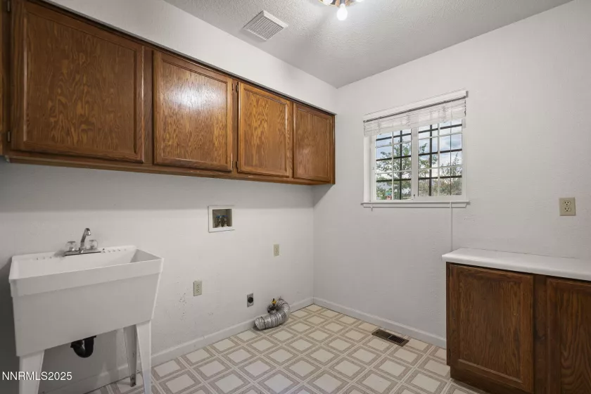 301 Valley View, Dayton, Nevada 89403, 4 Bedrooms Bedrooms, ,3 BathroomsBathrooms,Residential,Residential,Valley View,250053982