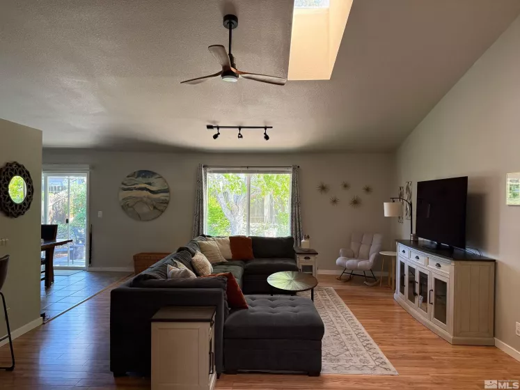 980 Sunview, Carson City, Nevada 89705, 3 Bedrooms Bedrooms, ,2 BathroomsBathrooms,Residential,Residential,Sunview,250006154