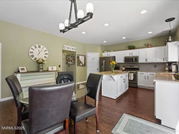 9542 Angel Falls, Reno, Nevada 89506, 4 Bedrooms Bedrooms, ,3 BathroomsBathrooms,Residential,Residential,Angel Falls,250053989