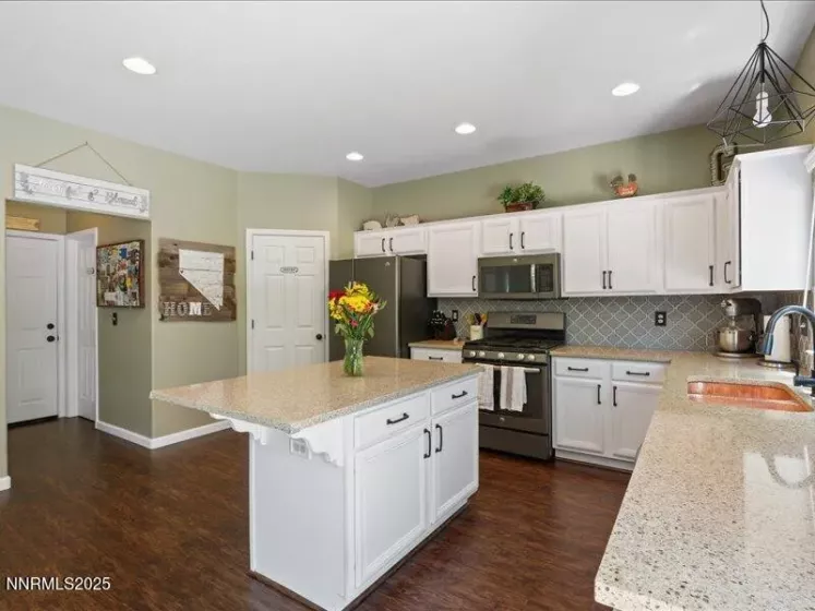 9542 Angel Falls, Reno, Nevada 89506, 4 Bedrooms Bedrooms, ,3 BathroomsBathrooms,Residential,Residential,Angel Falls,250053989