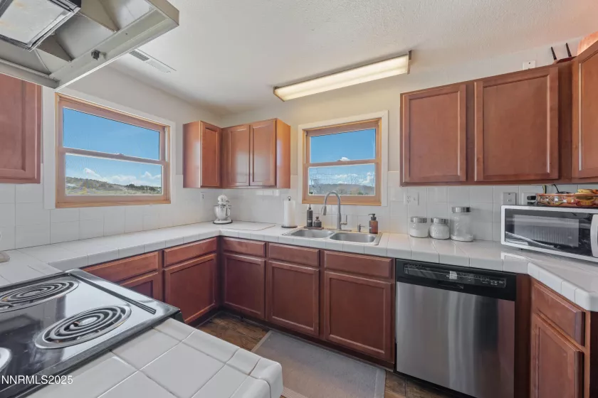1427 Oberholtzer, Reno, Nevada 89506, 4 Bedrooms Bedrooms, ,3 BathroomsBathrooms,Residential,Residential,Oberholtzer,250053991