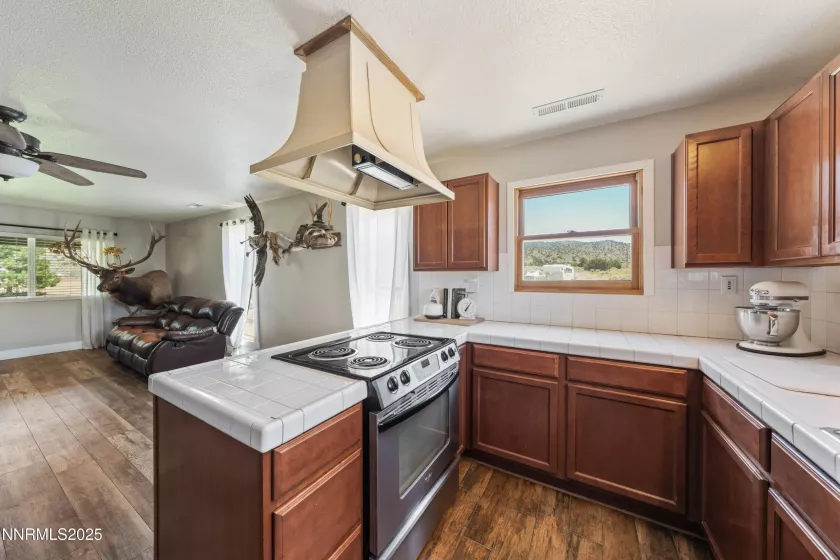 1427 Oberholtzer, Reno, Nevada 89506, 4 Bedrooms Bedrooms, ,3 BathroomsBathrooms,Residential,Residential,Oberholtzer,250053991