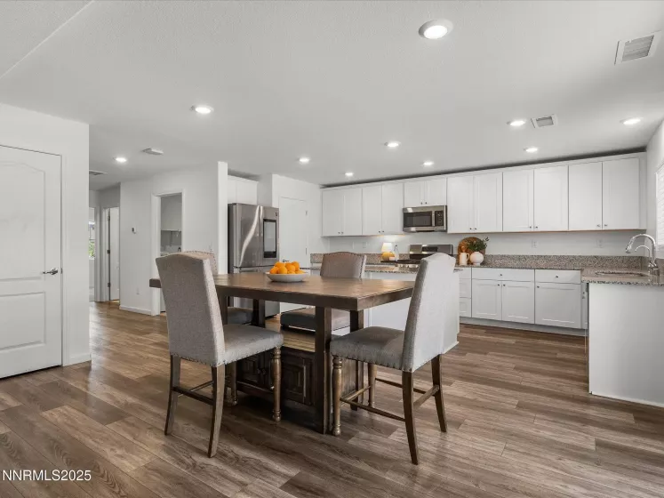 8929 Quail Fls, Reno, Nevada 89506, 4 Bedrooms Bedrooms, ,3 BathroomsBathrooms,Residential,Residential,Quail Fls,250053993