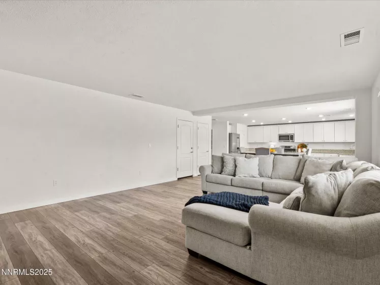 8929 Quail Fls, Reno, Nevada 89506, 4 Bedrooms Bedrooms, ,3 BathroomsBathrooms,Residential,Residential,Quail Fls,250053993