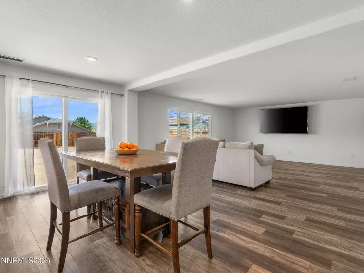 8929 Quail Fls, Reno, Nevada 89506, 4 Bedrooms Bedrooms, ,3 BathroomsBathrooms,Residential,Residential,Quail Fls,250053993