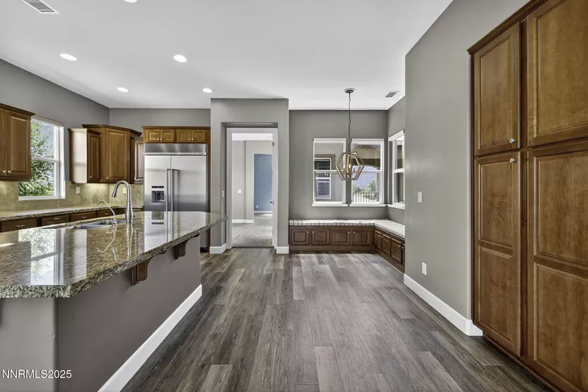 Kitchen & Breakfast Nook