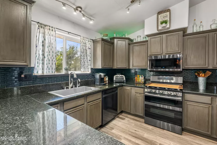 1006 Lehman, Fernley, Nevada 89408, 4 Bedrooms Bedrooms, ,2 BathroomsBathrooms,Residential,Residential,Lehman,250054007