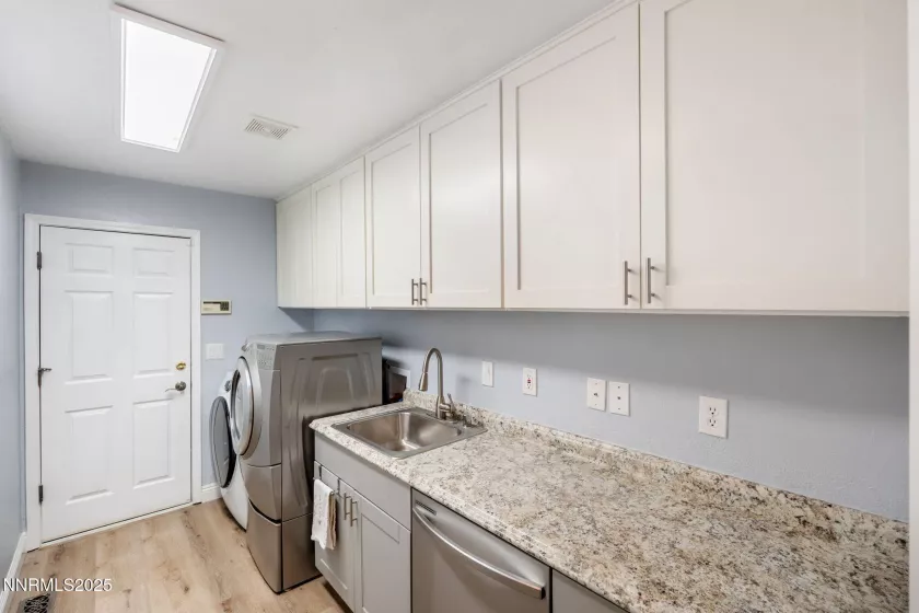 2850 Friar Rock, Sparks, Nevada 89436, 6 Bedrooms Bedrooms, ,4 BathroomsBathrooms,Residential,Residential,Friar Rock,250054008