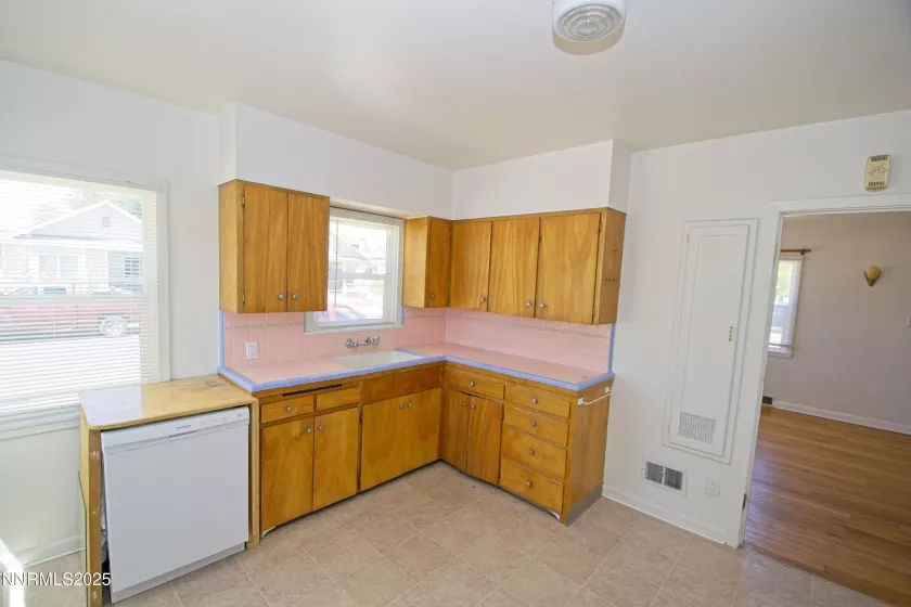 202 Claremont, Reno, Nevada 89502, 2 Bedrooms Bedrooms, ,1 BathroomBathrooms,Residential Lease,Manufactured,Claremont,250054009