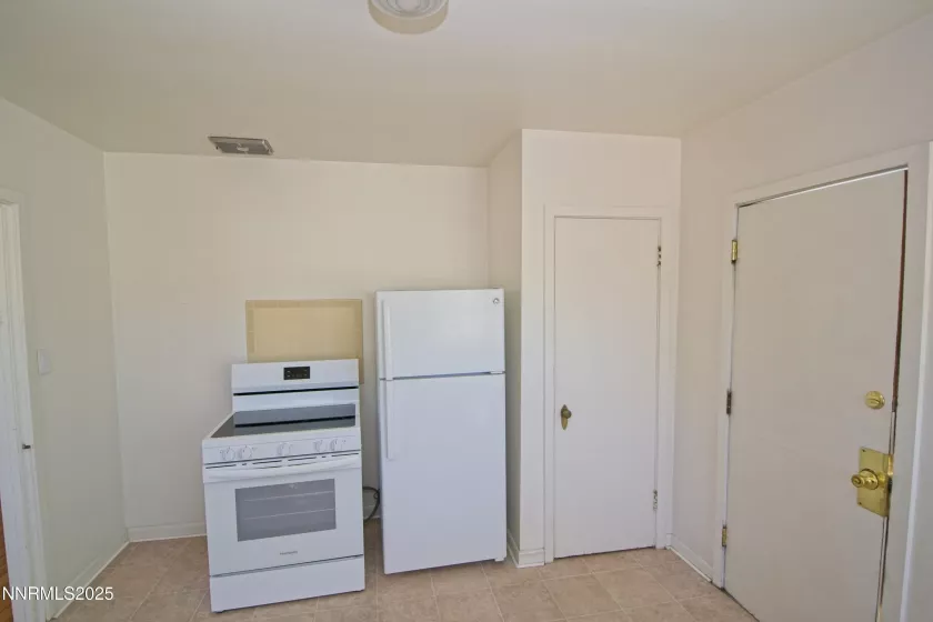 202 Claremont, Reno, Nevada 89502, 2 Bedrooms Bedrooms, ,1 BathroomBathrooms,Residential Lease,Manufactured,Claremont,250054009