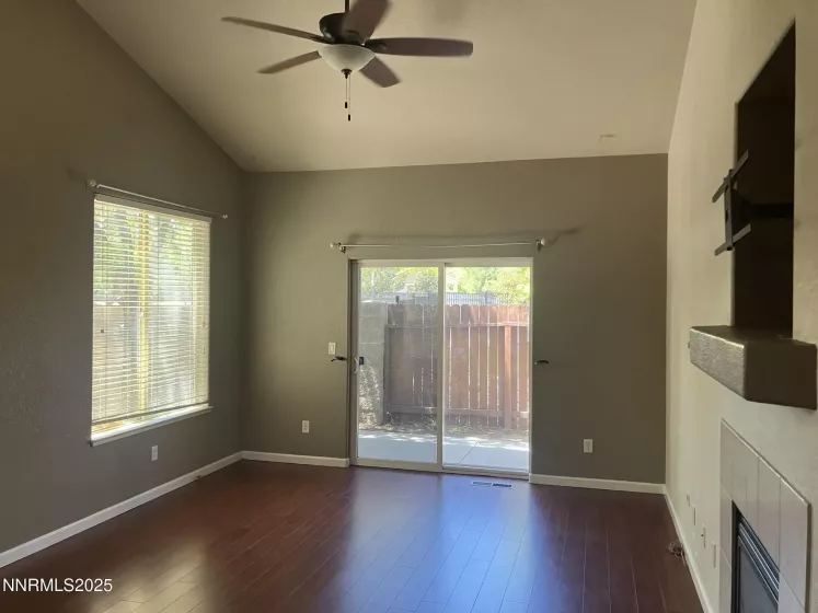 5619 Crescent Hill, Sparks, Nevada 89436, 2 Bedrooms Bedrooms, ,3 BathroomsBathrooms,Residential,Residential,Crescent Hill,250050284