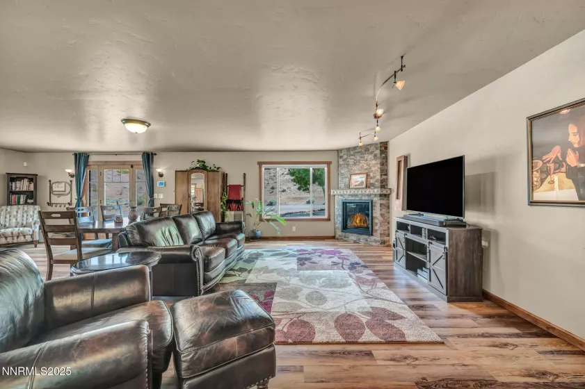 18500 Toll, Reno, Nevada 89521, 3 Bedrooms Bedrooms, ,2 BathroomsBathrooms,Residential,Residential,Toll,250051827