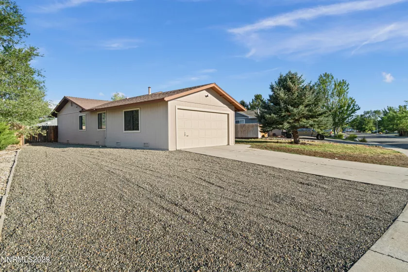 735 Lassen, Gardnerville, Nevada 89460, 3 Bedrooms Bedrooms, ,2 BathroomsBathrooms,Residential,Residential,Lassen,250054043