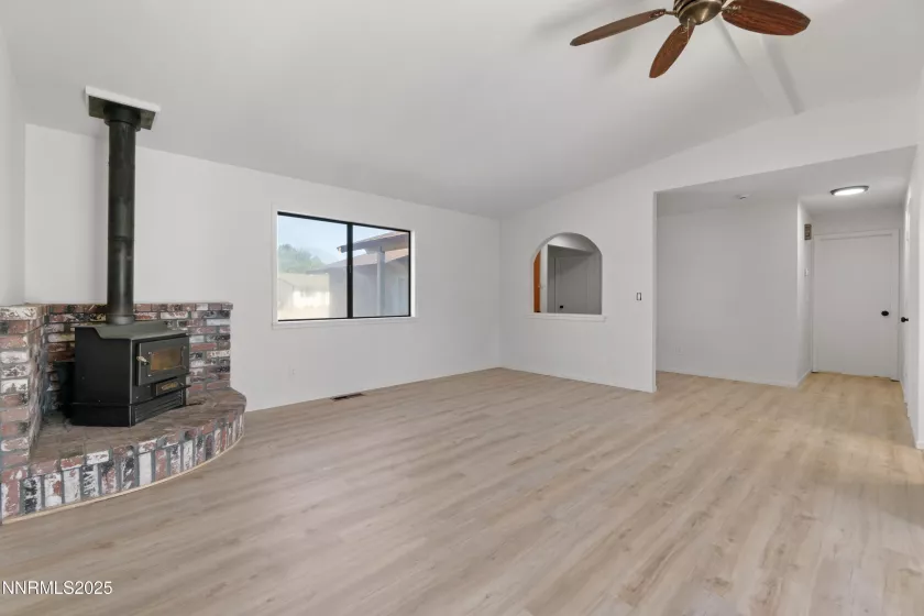 735 Lassen, Gardnerville, Nevada 89460, 3 Bedrooms Bedrooms, ,2 BathroomsBathrooms,Residential,Residential,Lassen,250054043