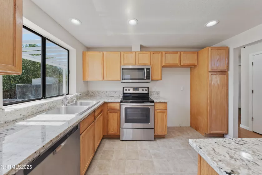 6770 Evening Star, Sparks, Nevada 89436, 3 Bedrooms Bedrooms, ,3 BathroomsBathrooms,Residential,Residential,Evening Star,250054051