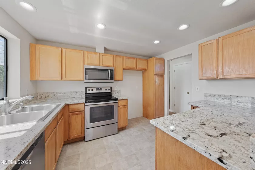 6770 Evening Star, Sparks, Nevada 89436, 3 Bedrooms Bedrooms, ,3 BathroomsBathrooms,Residential,Residential,Evening Star,250054051