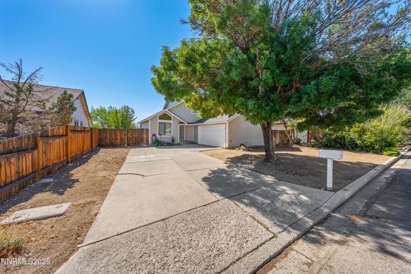 6770 Evening Star, Sparks, Nevada 89436, 3 Bedrooms Bedrooms, ,3 BathroomsBathrooms,Residential,Residential,Evening Star,250054051