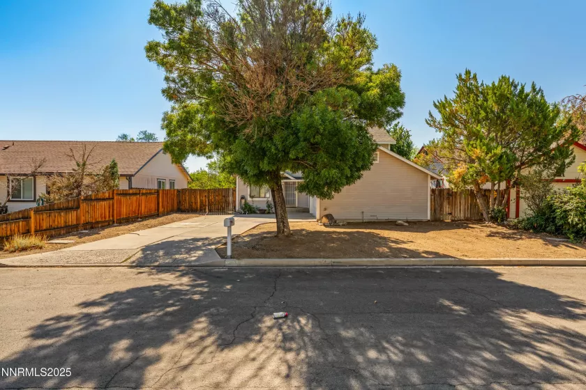 6770 Evening Star, Sparks, Nevada 89436, 3 Bedrooms Bedrooms, ,3 BathroomsBathrooms,Residential,Residential,Evening Star,250054051
