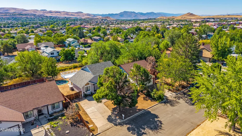 6770 Evening Star, Sparks, Nevada 89436, 3 Bedrooms Bedrooms, ,3 BathroomsBathrooms,Residential,Residential,Evening Star,250054051