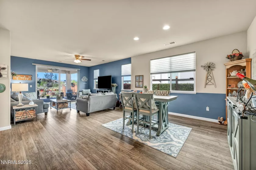 6787 Centaurus, Sparks, Nevada 89436, 3 Bedrooms Bedrooms, ,2 BathroomsBathrooms,Residential,Residential,Centaurus,250054057