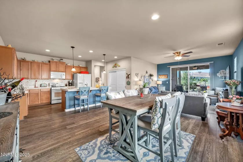 6787 Centaurus, Sparks, Nevada 89436, 3 Bedrooms Bedrooms, ,2 BathroomsBathrooms,Residential,Residential,Centaurus,250054057