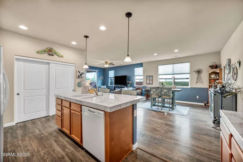 6787 Centaurus, Sparks, Nevada 89436, 3 Bedrooms Bedrooms, ,2 BathroomsBathrooms,Residential,Residential,Centaurus,250054057