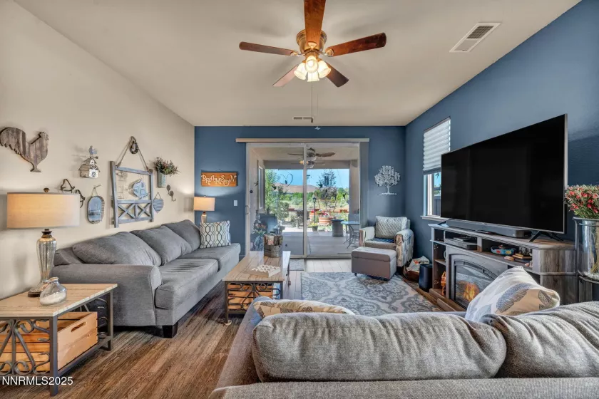 6787 Centaurus, Sparks, Nevada 89436, 3 Bedrooms Bedrooms, ,2 BathroomsBathrooms,Residential,Residential,Centaurus,250054057