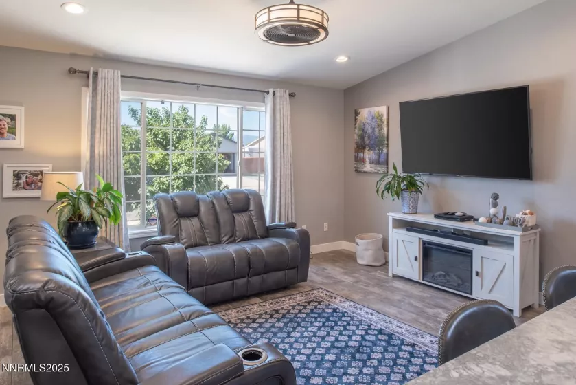 5963 Gardenia, Sun Valley, Nevada 89433, 3 Bedrooms Bedrooms, ,2 BathroomsBathrooms,Residential,Residential,Gardenia,250054071