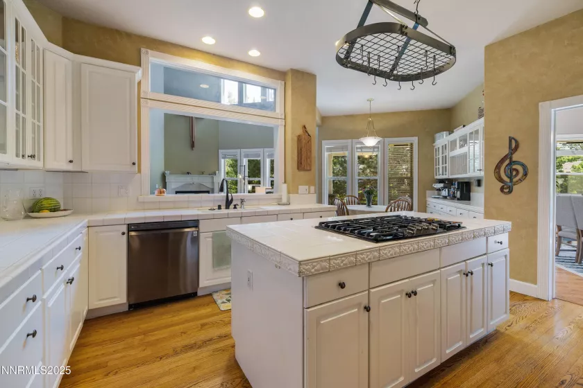 6851 Woodburn, Sparks, Nevada 89436, 4 Bedrooms Bedrooms, ,3 BathroomsBathrooms,Residential,Residential,Woodburn,250054072