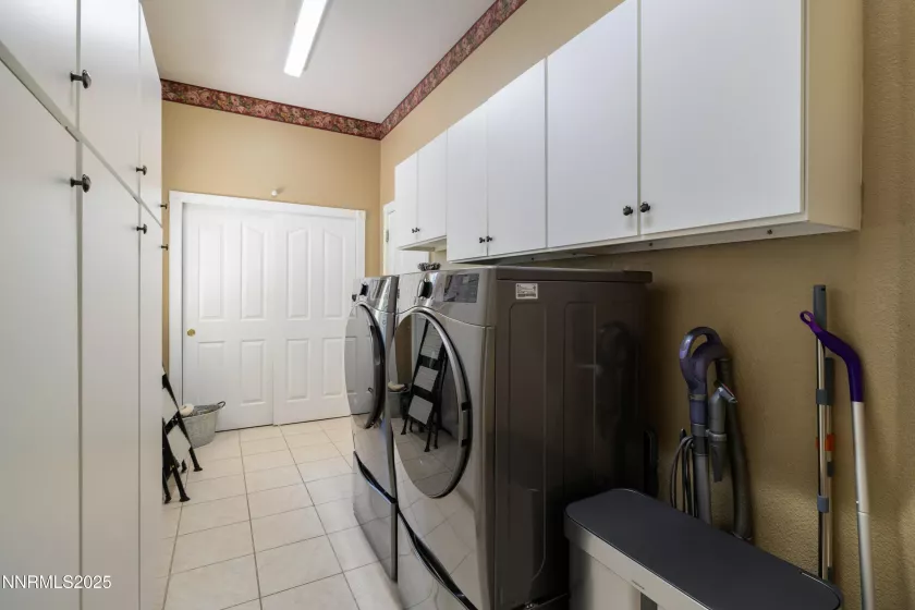 6851 Woodburn, Sparks, Nevada 89436, 4 Bedrooms Bedrooms, ,3 BathroomsBathrooms,Residential,Residential,Woodburn,250054072