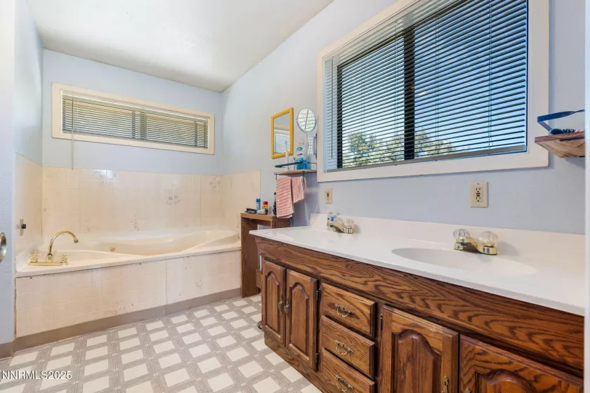 21615 Dortort, Reno, Nevada 89521, 3 Bedrooms Bedrooms, ,3 BathroomsBathrooms,Residential,Residential,Dortort,250054096