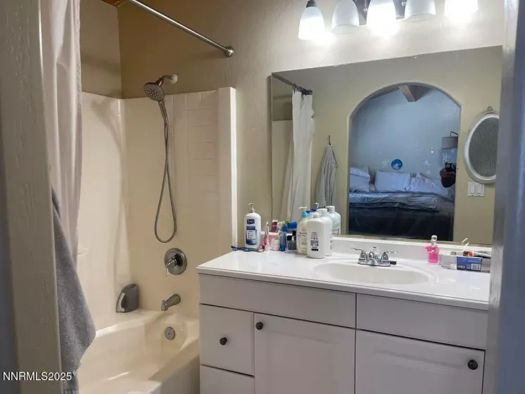 495 Isbell, Reno, Nevada 89502, 2 Bedrooms Bedrooms, ,3 BathroomsBathrooms,Residential,Residential,Isbell,250054099