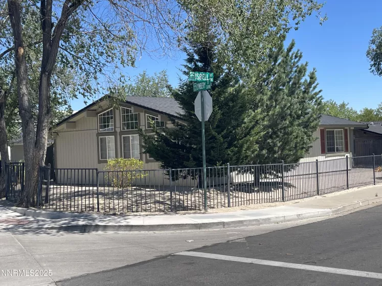 495 Isbell, Reno, Nevada 89502, 2 Bedrooms Bedrooms, ,3 BathroomsBathrooms,Residential,Residential,Isbell,250054099